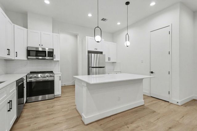 203 Danna Lane A, Houston, TX 77009