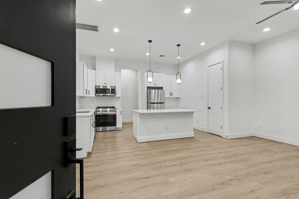 203 Danna Lane A, Houston, TX 77009