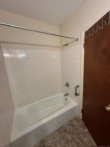 1660 East Main Street 1B, Waterbury, CT 06705