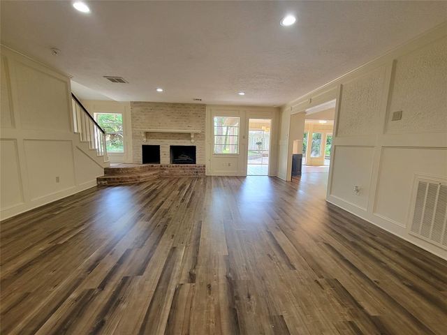 656 Stonewall Jackson Drive, Conroe, TX 77302