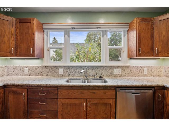 1725 24TH St, Salem, OR 97301