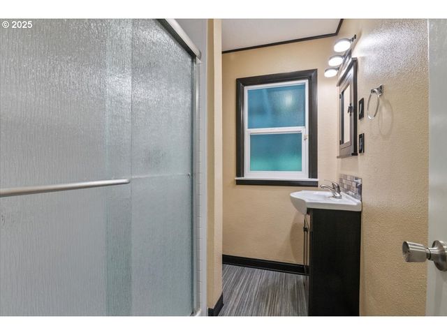 1725 24TH St, Salem, OR 97301