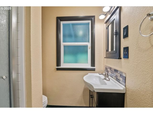 1725 24TH St, Salem, OR 97301