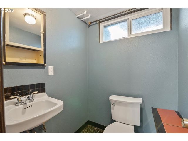 1725 24TH St, Salem, OR 97301