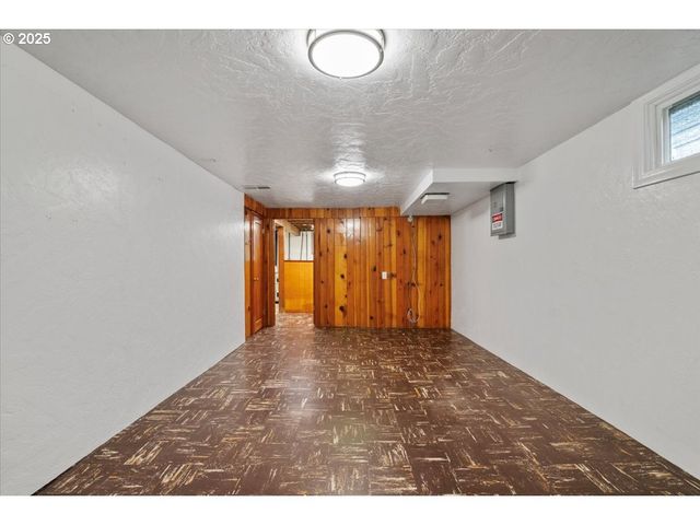 1725 24TH St, Salem, OR 97301