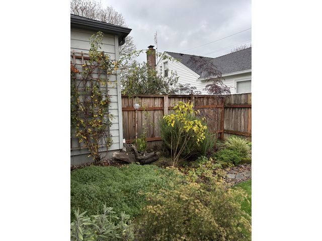 1725 24TH St, Salem, OR 97301