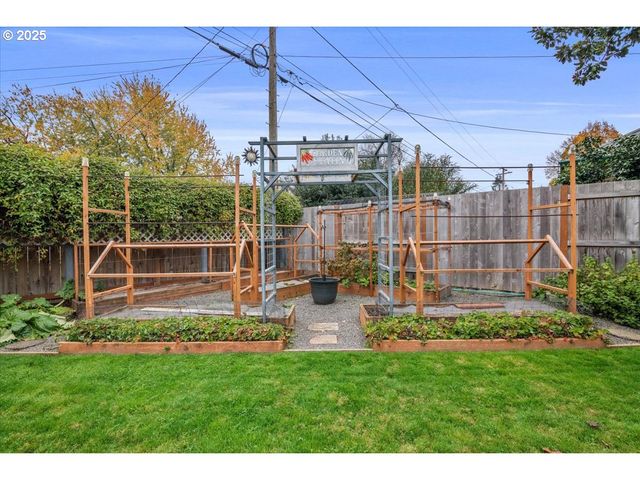 1725 24TH St, Salem, OR 97301