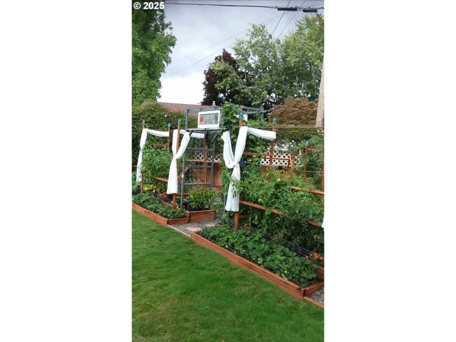 1725 24TH St, Salem, OR 97301