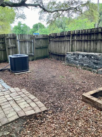 2 Forest Breeze Court, Fort Walton Beach, FL 32547