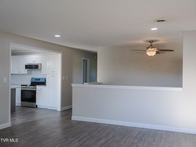 527 Spruce Street, Mount Carmel, TN 37645