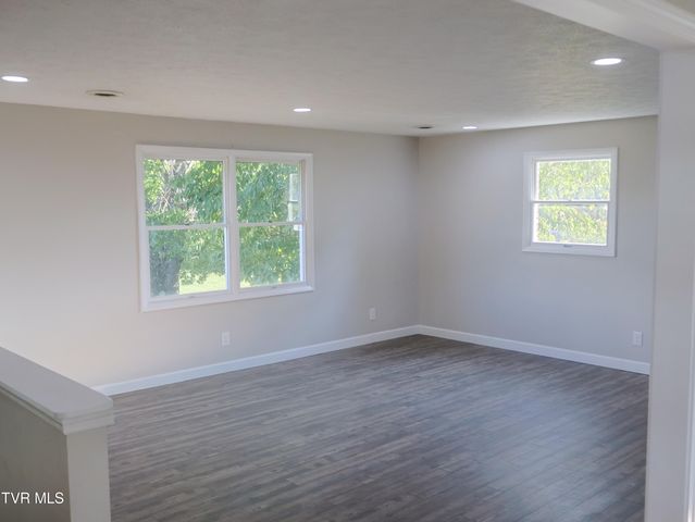 527 Spruce Street, Mount Carmel, TN 37645