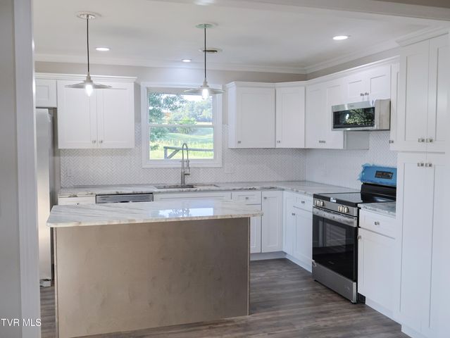 527 Spruce Street, Mount Carmel, TN 37645