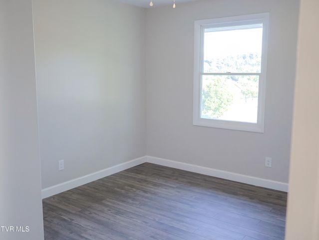 527 Spruce Street, Mount Carmel, TN 37645