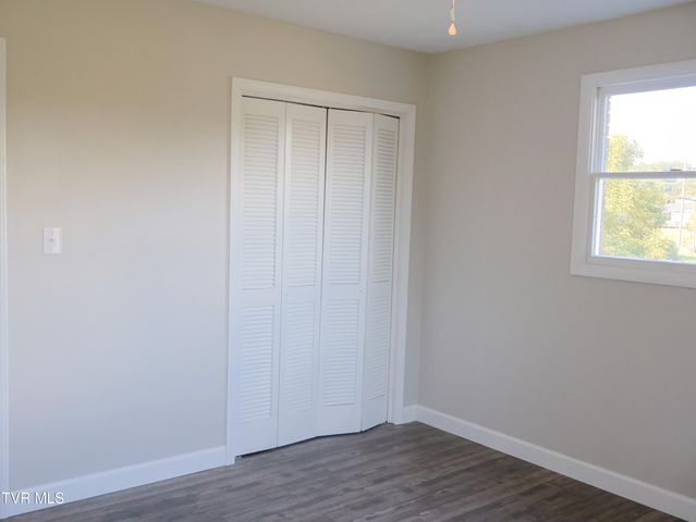 527 Spruce Street, Mount Carmel, TN 37645