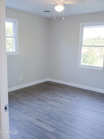 527 Spruce Street, Mount Carmel, TN 37645
