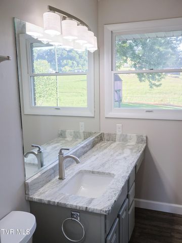 527 Spruce Street, Mount Carmel, TN 37645