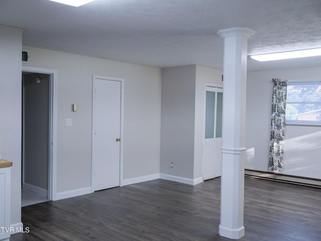 527 Spruce Street, Mount Carmel, TN 37645