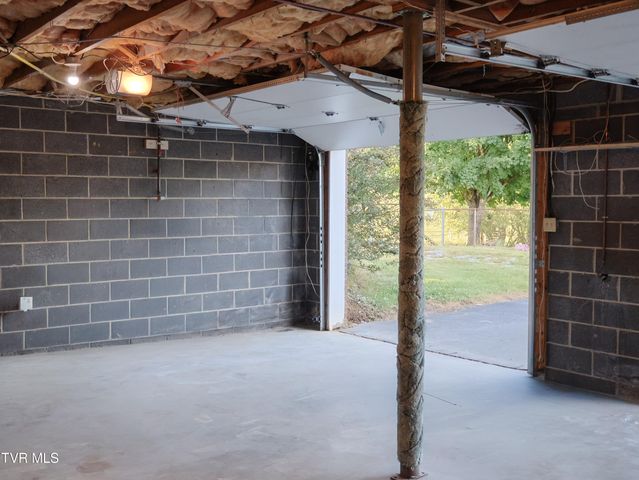 527 Spruce Street, Mount Carmel, TN 37645