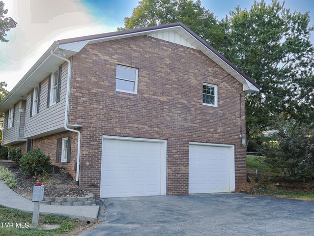 527 Spruce Street, Mount Carmel, TN 37645