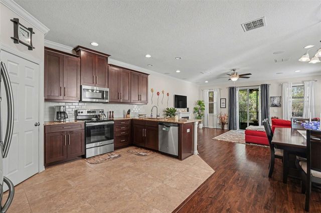 908 VINEYARD LANE, Oldsmar, FL 34677