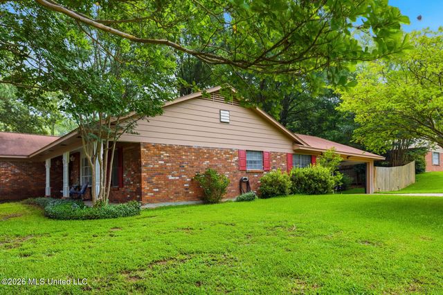 1210 Huntcliff Way, Clinton, MS 39056