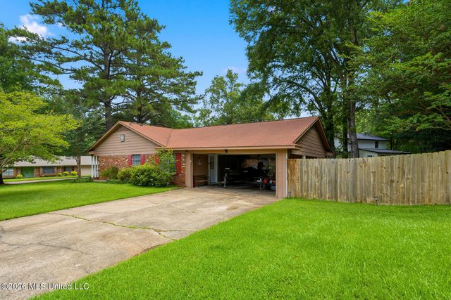 1210 Huntcliff Way, Clinton, MS 39056