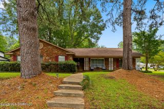 1210 Huntcliff Way, Clinton, MS 39056