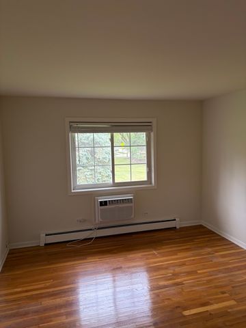 375 W Winchester Road 305, Libertyville, IL 60048