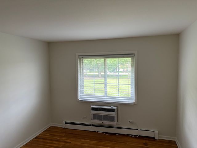 375 W Winchester Road 305, Libertyville, IL 60048