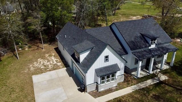 16 River Plantation Drive, Conroe, TX 77302