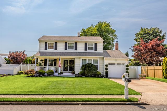 334 Greenbelt Parkway, Holtsville, NY 11742