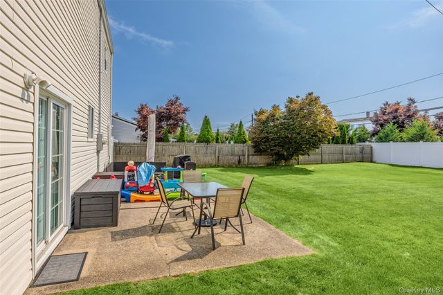 334 Greenbelt Parkway, Holtsville, NY 11742