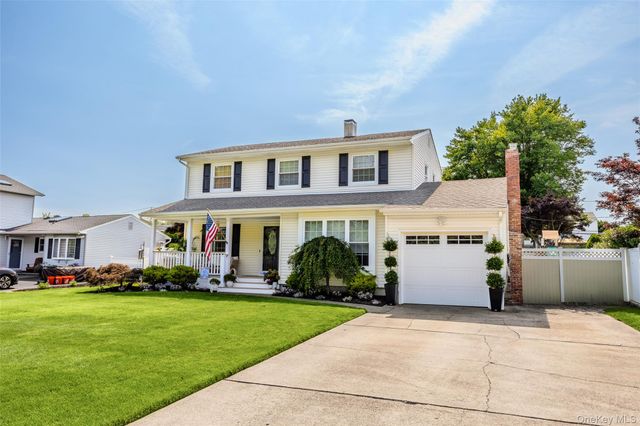 334 Greenbelt Parkway, Holtsville, NY 11742