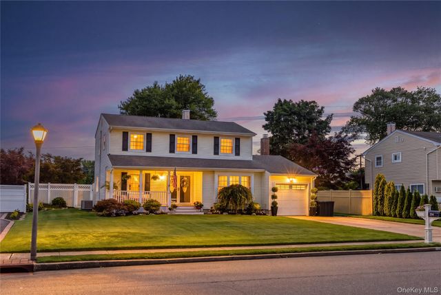 334 Greenbelt Parkway, Holtsville, NY 11742