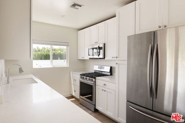 727 N La Fayette Park Place 2, Los Angeles, CA 90026