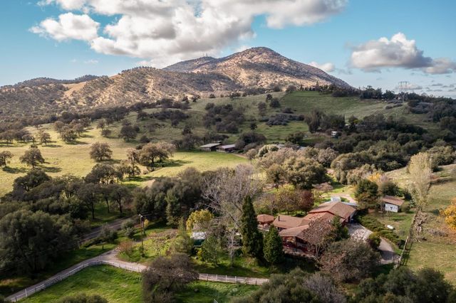 1351 Rector Lane, Yokuts Valley, CA 93675