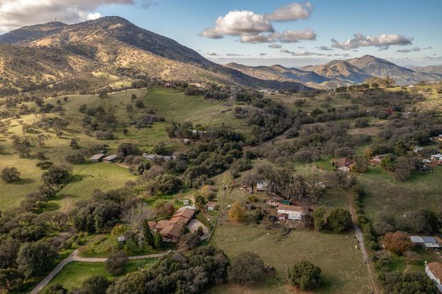 1351 Rector Lane, Yokuts Valley, CA 93675