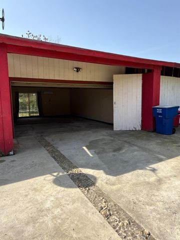 1351 Rector Lane, Yokuts Valley, CA 93675