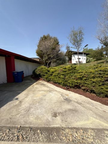 1351 Rector Lane, Yokuts Valley, CA 93675