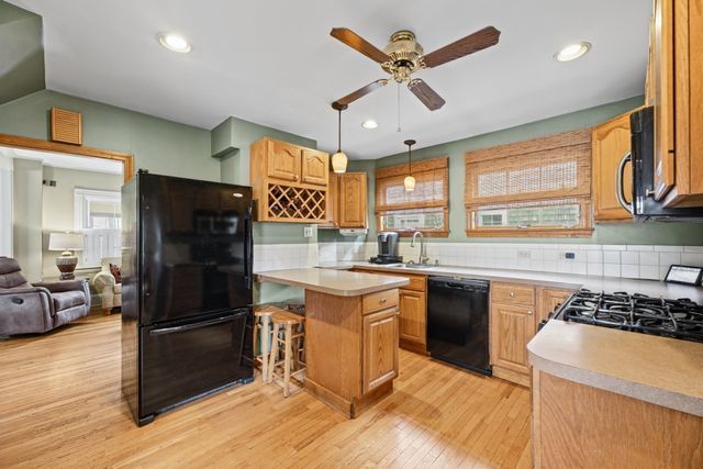 194 Clinton St, New Bedford, MA 02740