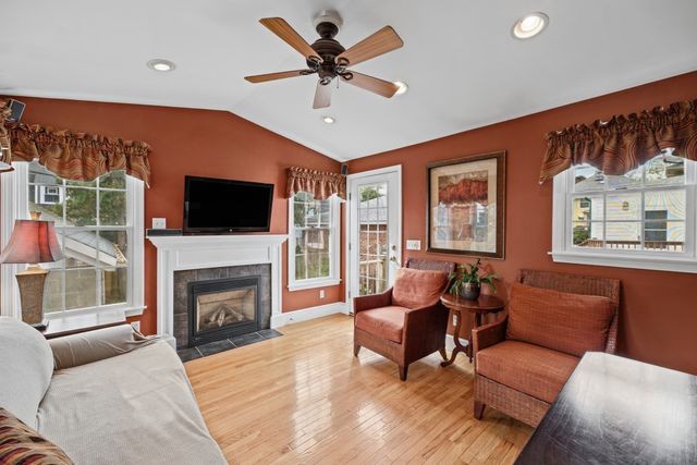 194 Clinton St, New Bedford, MA 02740