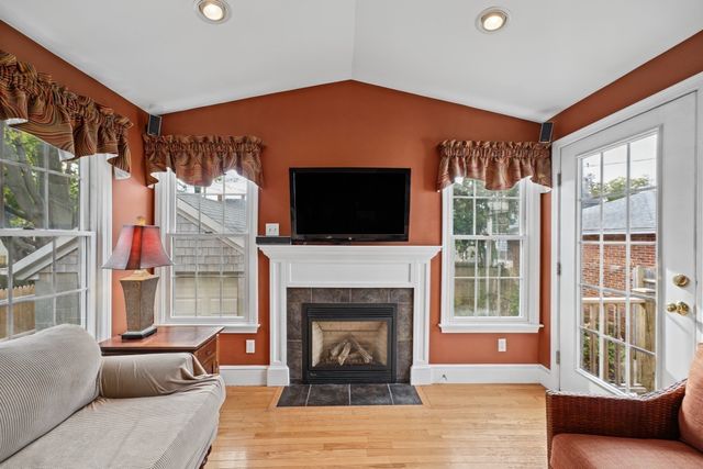 194 Clinton St, New Bedford, MA 02740