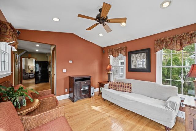194 Clinton St, New Bedford, MA 02740