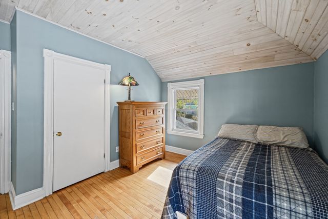 194 Clinton St, New Bedford, MA 02740