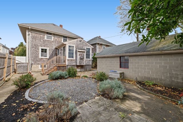 194 Clinton St, New Bedford, MA 02740
