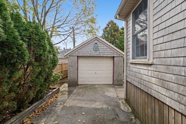 194 Clinton St, New Bedford, MA 02740