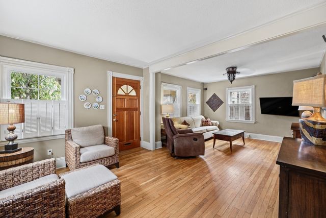 194 Clinton St, New Bedford, MA 02740