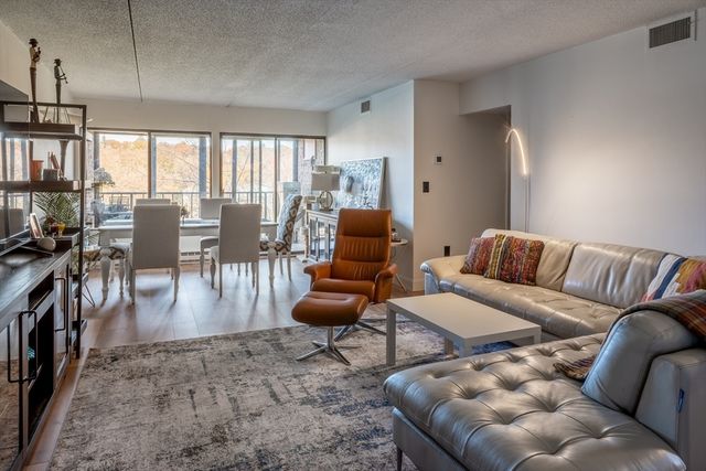 51 Melrose St 4D, Melrose, MA 02176