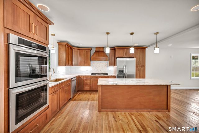 33 Brightwood Lane, West Hartford, CT 06110