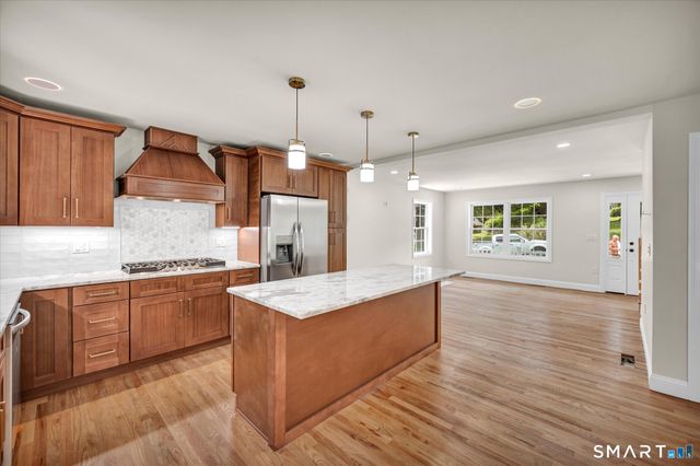 33 Brightwood Lane, West Hartford, CT 06110